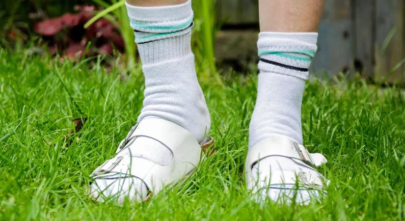 Stílusbakik férfiaknál: 5 ódivatú ruhadarab, ami sok nőnél kiveri a biztosítékot