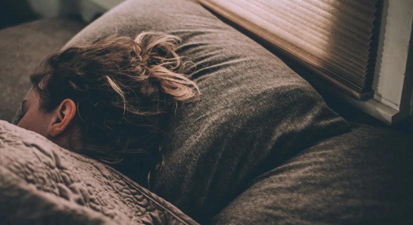 Túl sok alvás? Ezért lehet veszélyes a nappali szunyókálás