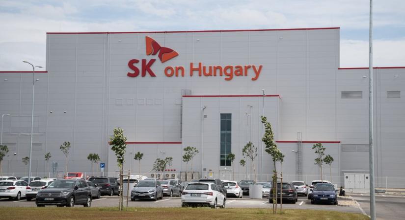 Megvan, mi okozta a tüzet az iváncsai akkumulátorgyárban