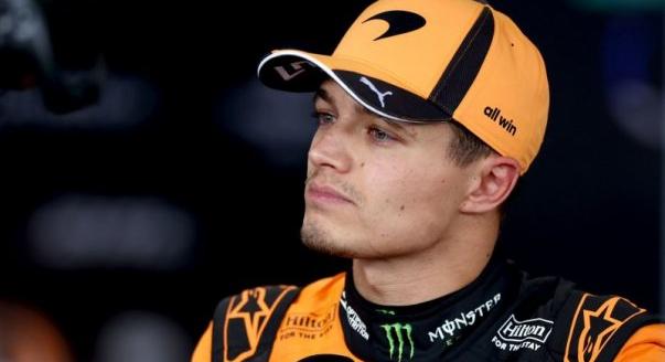 Norris interjúját saját embere szakította félbe