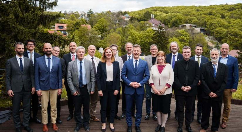 „Illik elismerni, hogy az iskolaigazgatókkal való megbeszélés egy szép gesztus a jövendő miniszterelnök részéről - de több is annál”