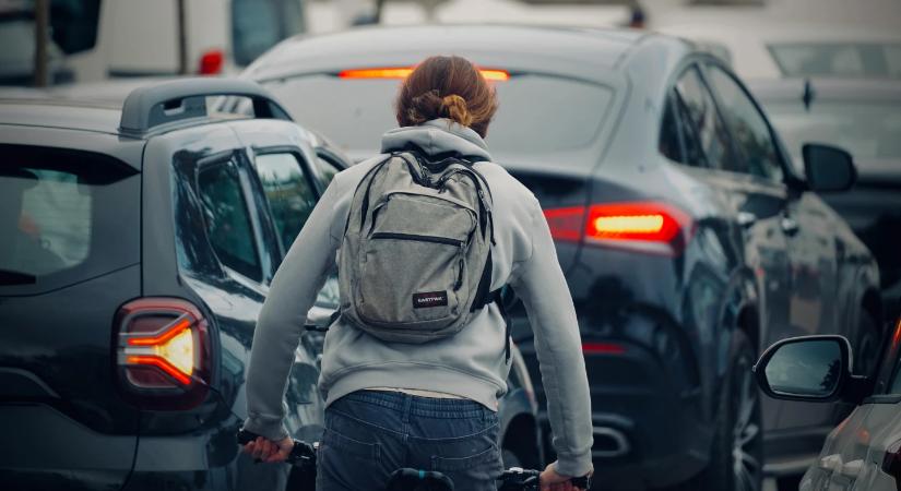 Ez most komoly? Ezért is büntethetnek hamarosan az utakon