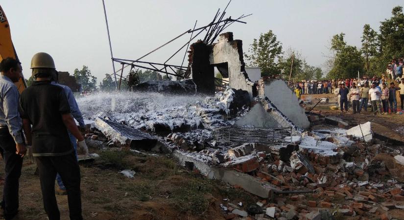 Robbanás történt egy indiai petárdagyárban, sokan meghaltak