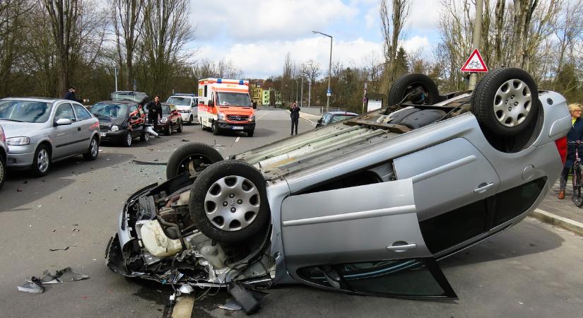 Előmásznak a roncsból a fideszes sofőrök - Kárpáti Iván jegyzete