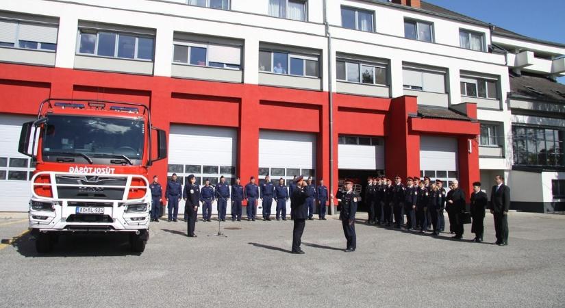 Új tűzoltóautó áll szolgálatba: több tucat vármegyei település biztonsága nő galéria