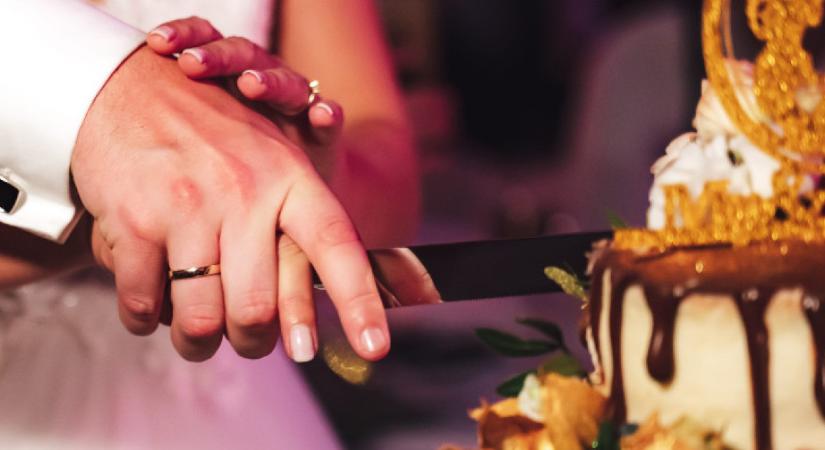 Vérfagyasztó: ezzel a menyasszonyi tortával sokkolta az ifjú pár a násznépet