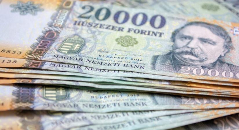 Csökkenti a jövedelemadót a Tisza-kormány