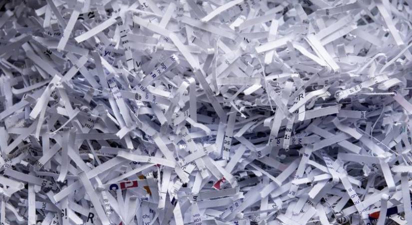 Erre használhatók fel a ledarált iratok: a kutyusok is örülnek neki