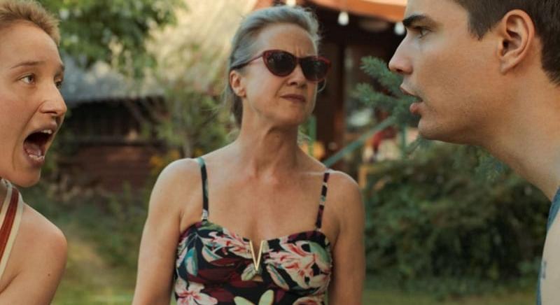 Apa lett, vakság felé tartó anyja mellett – a Mommy Blue alapja a rendező személyes története