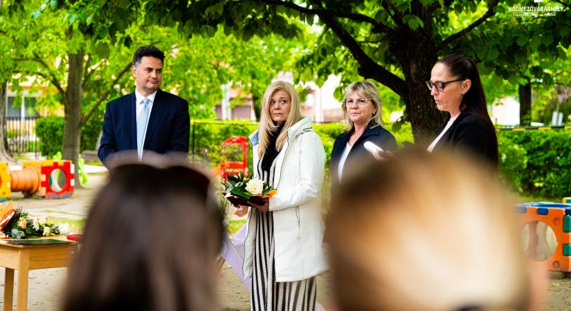 Dajkákat és kisgyermeknevelőket díjaztak a Bölcsődék Napján