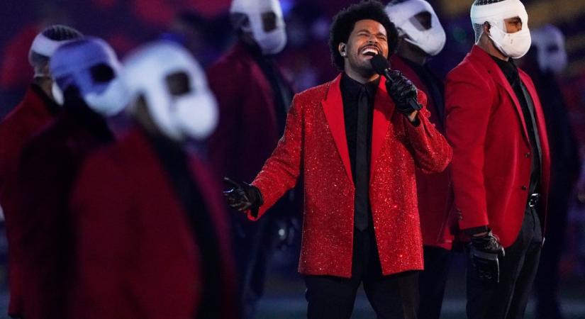 CSALÓDÁS: The Weeknd Haltime Show-ja sok kritikát kap! - Videó