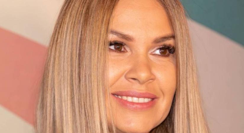 Dundika lila miniben a buli szépe volt: ilyen egy divatkirálynő