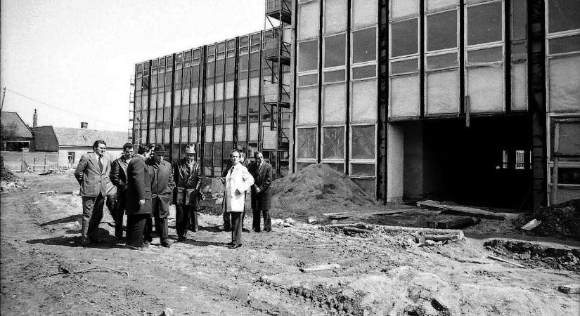 Fotó a régmúltból – így kezdődött a szekszárdi főiskola építése