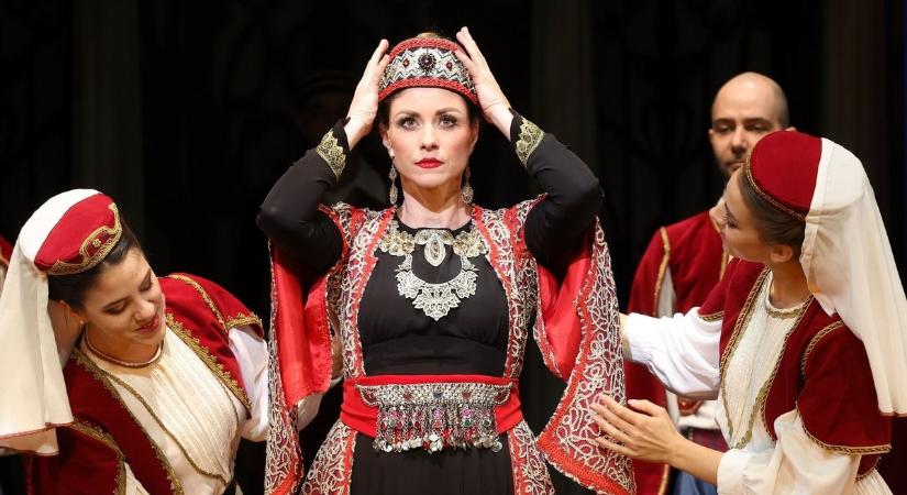 Baleset a győri színház próbáján - Nem tud fellépni a szombati premieren a főszereplő