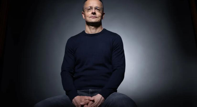 Szijjártó Péter a Telexnek: Nem voltam katona, nem hiszem, hogy 48 évesen alkalmasnak tartanak arra, hogy bármilyen frontra elmenjek harcolni