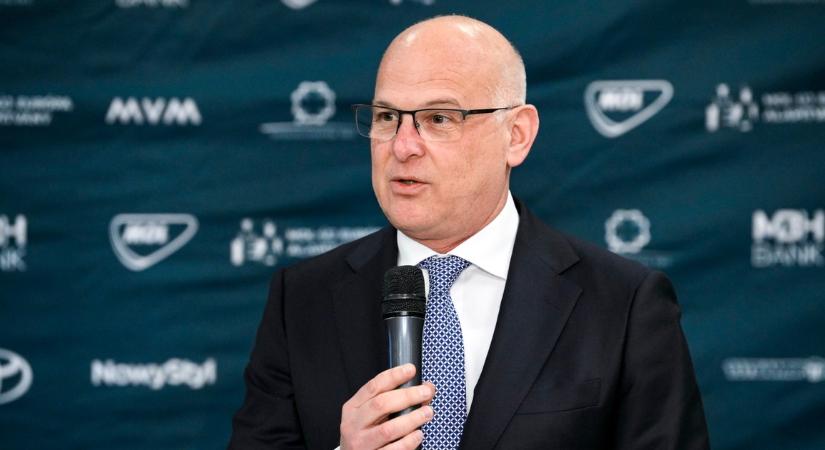 Újabb fejlemény a kajak-kenus botrányban: kiállt a lemondásra felszólított elnök mellett az elnökség