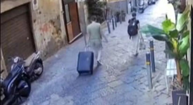 Biztonsági kamera vette fel a turista utolsó pillanatait – erkélyről kihajított szobor okozta a nő halálát