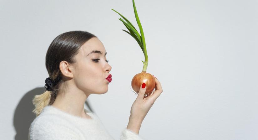 Nem hinnénk, de ezt teszi a vöröshagyma a szervezetünkkel