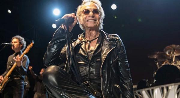 David Lee Roth-nak vissza kellene vonulnia?