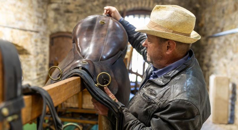 A világhírű kocsi útja: tatai kiállítás mutatja be a mesterségek titkait