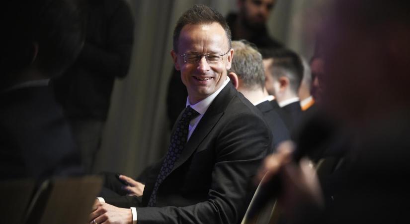 Szijjártó Péter szerint Magyarországon jóval brutálisabb a politika, mint kellene, de Orbán Viktor poloskázós beszéde csak egy „jelenségről” szólt