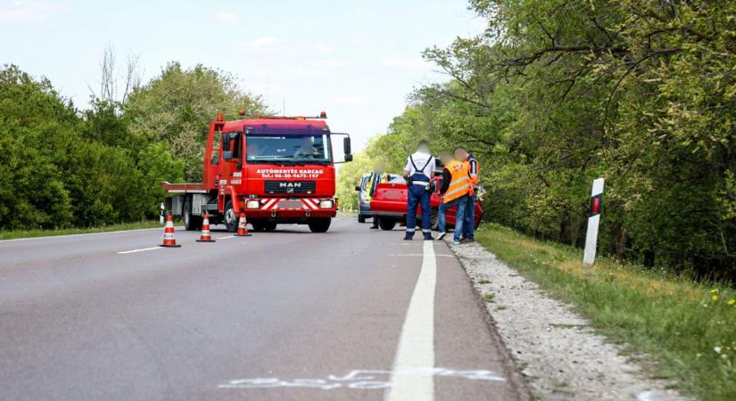 Tragédia a 4-esen: mentőhelikopter is érkezett, de a túrkevei nő szörnyethalt a roncsok között