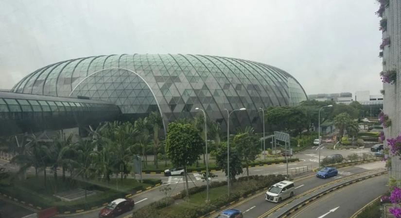 Vízesés, mozi és biometrikus beléptetés – íme a világ legjobb repülőtere