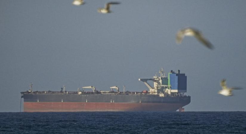 Irán nem nyitja meg a Hormuzi-szorost, amíg tart az amerikai blokád