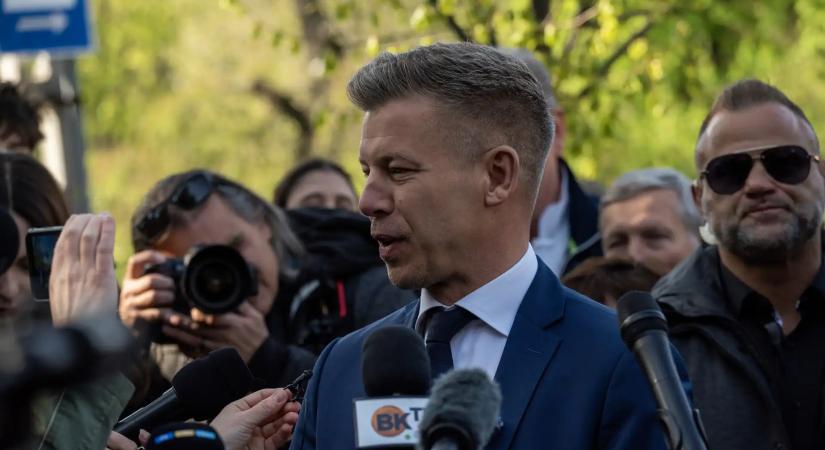 Az Erste Bank jogi lépéseket tesz a Magyar Péter-ellenes propaganda-képregény miatt