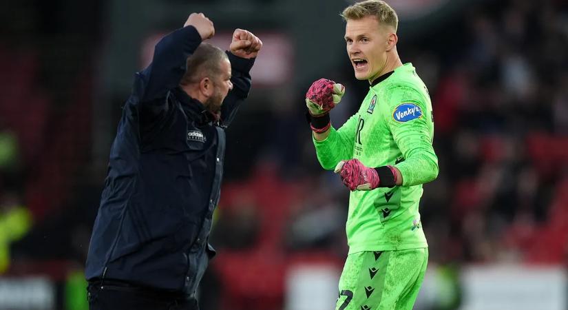 Túl jól kezdett a Blackburn, egy berohanó drukker a pályán kötött bele Tóth Balázsba