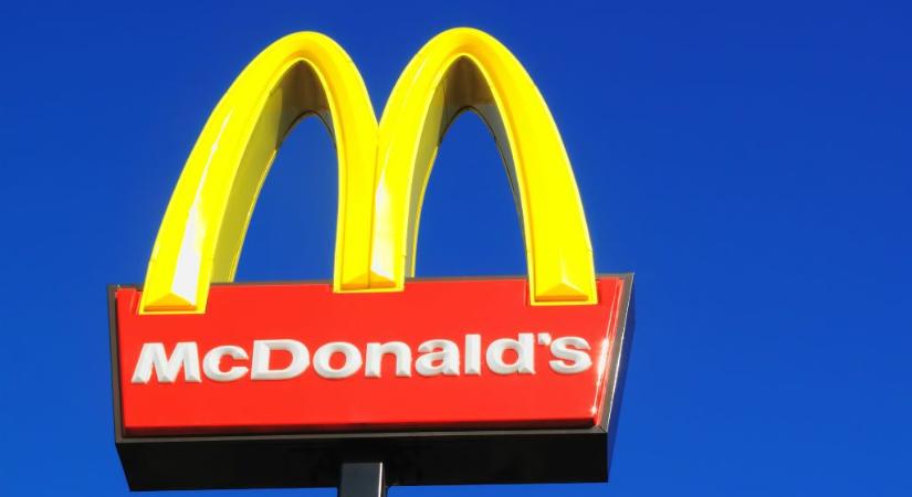 Ilyet még nem láttál: íme Európa első McDrive-ja, amit hajóról lehet használni