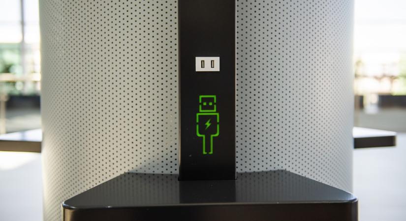 Biztonságos-e a telefonját közvetlenül a fali USB-be dugni? – Tippek otthonra és amikor úton vagyunk