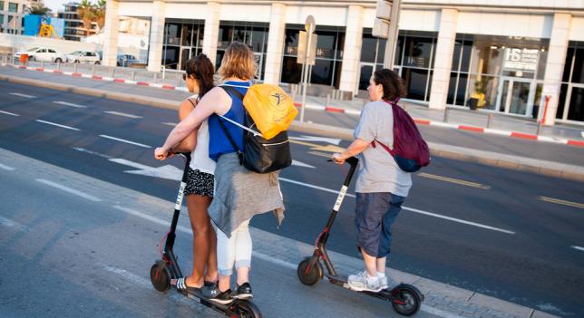 Elege lett Kaposvárnak az elektromos rollerből, betiltják