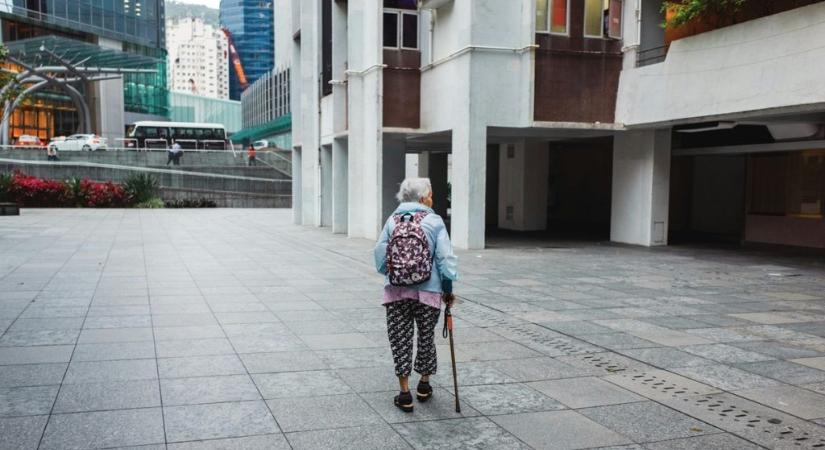 A neurológusok egyetértenek: ennyi séta védi az agyat 60 felett