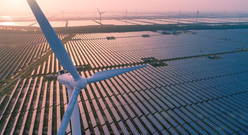 Drámai a változás: még az olajnál is gyorsabban vált uralkodóvá a napelemes energiatermelés