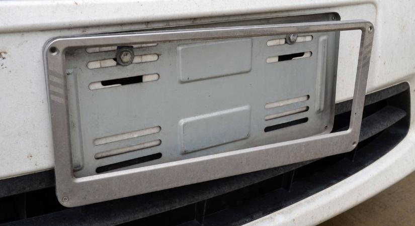 Egy pillanat alatt eltűnhet az autó „személyije”: ha ezt nem lépi meg, komoly bajba kerülhet!