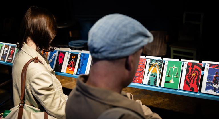 Ügyes trükkel újraértelmezték a klasszikusokat, és hazai könyvrekordot döntöttek