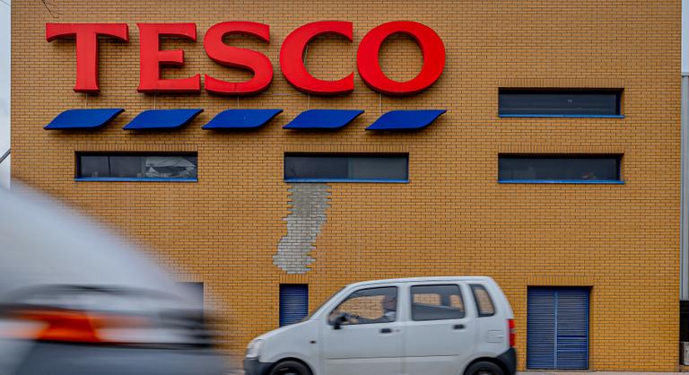Több fővárosi Tesco bejáratára kerül lakat április végén