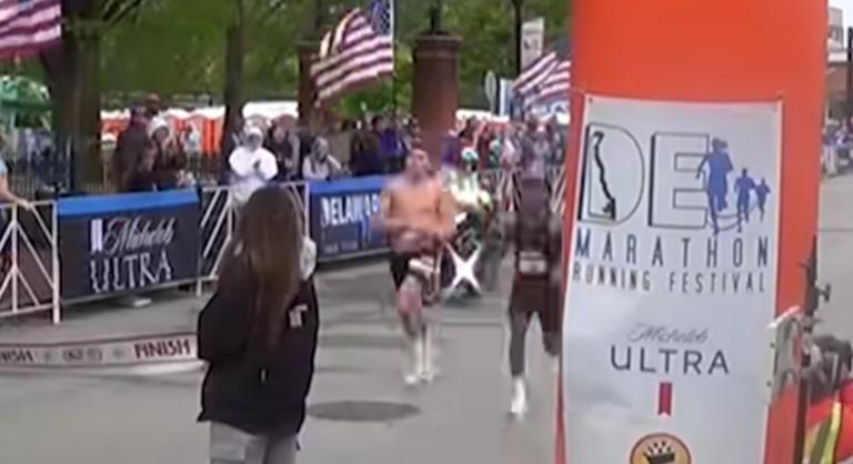 50 méter előnnyel ünnepeltette magát a maratonista, amikor a semmiből megelőzték