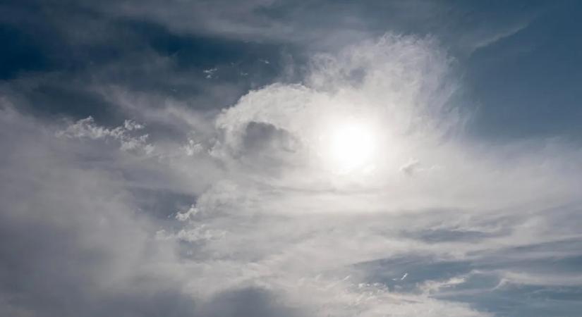 Nem vonulnak el a felhők, sötét időjárás várható