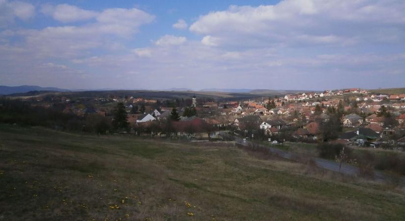 Ismeretlen férfi próbálta elcsalni a kislányokat Novajon