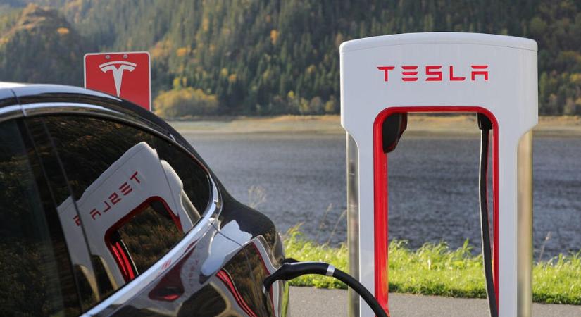 Meglepő számokat közölt a Tesla