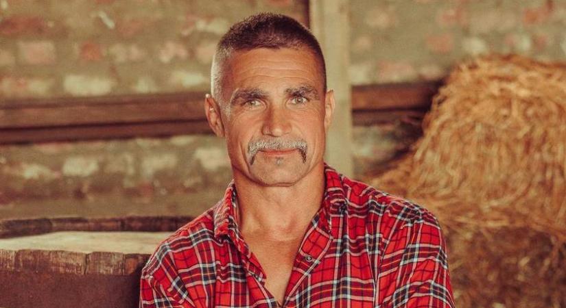 Íme Ambrus Attila gyönyörű otthona: virágba borult a kertje