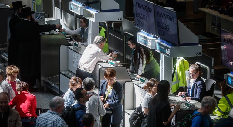 Szigorít a Ryanair, jelentős változás lesz a check-in pultoknál