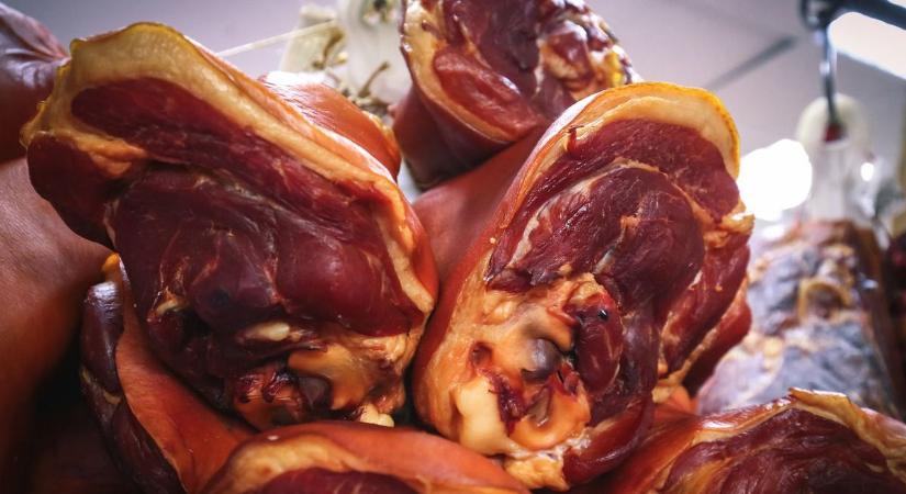 Húsüzemeket bírságolt a Nébih Hevesben, többen is fennakadtak az országos razzián