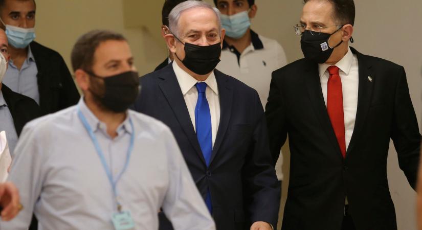 Megkezdődött Netanjahu korrupciós perének érdemi tárgyalása
