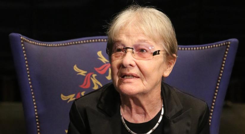 Megszólalt Törőcsik Mari ritkán látott örökbefogadott fia: “Átültettek, mint egy egzotikus növényt”