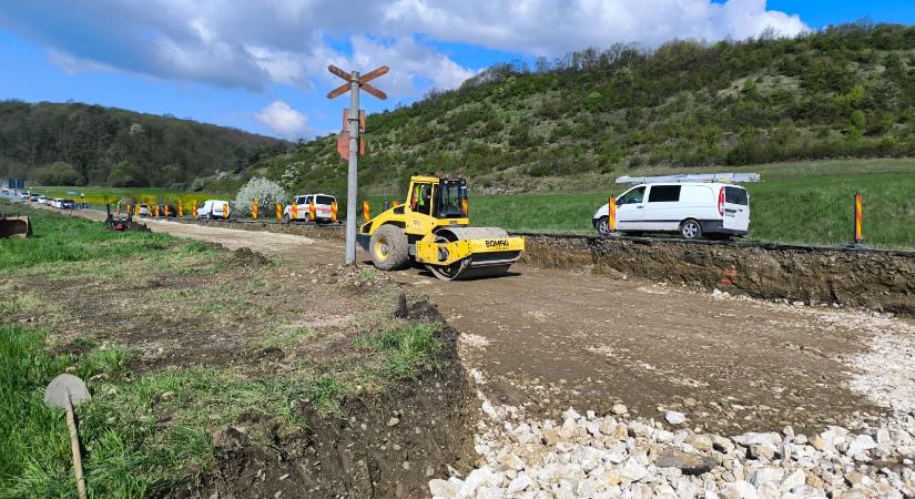 Látványos szakaszhoz ért Hargita megye legnagyobb közúti beruházása