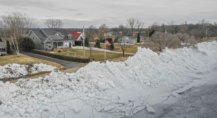 Elképesztő, mi történt Michiganben: jégtömbök csapódtak a házakba