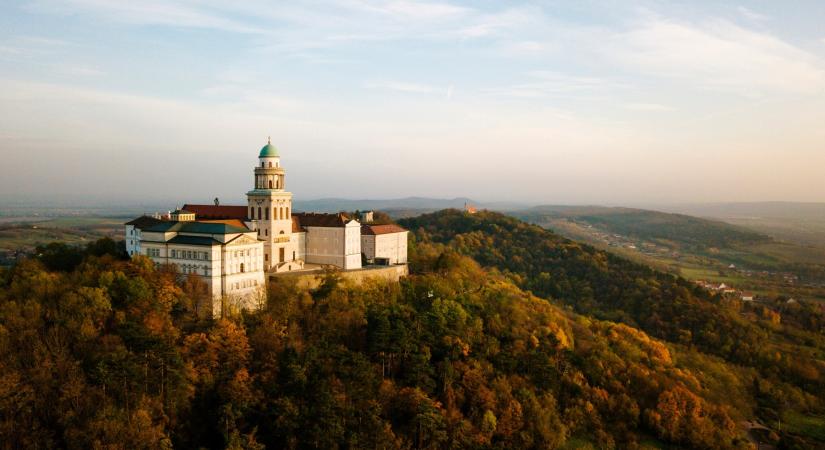 Speciális technológiával védik a pannonhalmi főapátsági könyvtár állományát